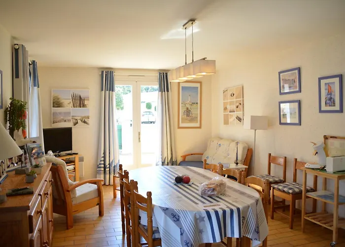 Les Floralies Holiday home